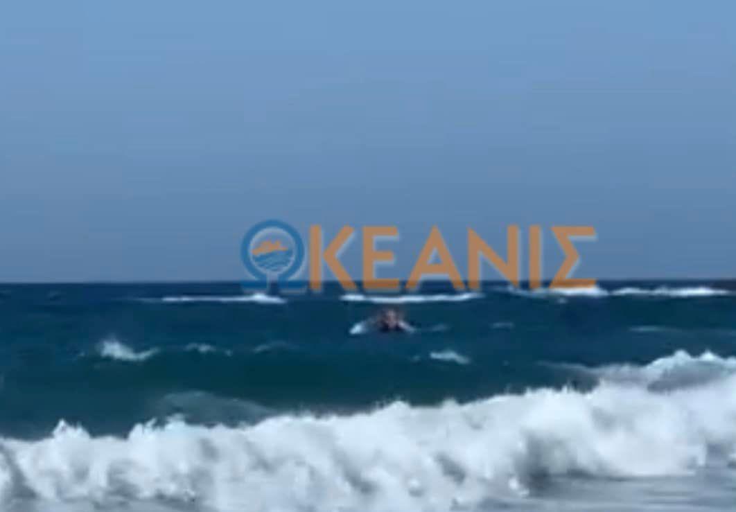 Ηράκλειο: Νέα δραματική διάσωση για γυναίκα που παρασύρθηκε από κύματα (pic)