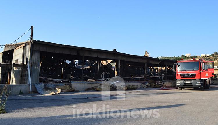 Μαλάδες: Εικόνες καταστροφής στις επιχειρήσεις μετά τη φωτιά (pics)