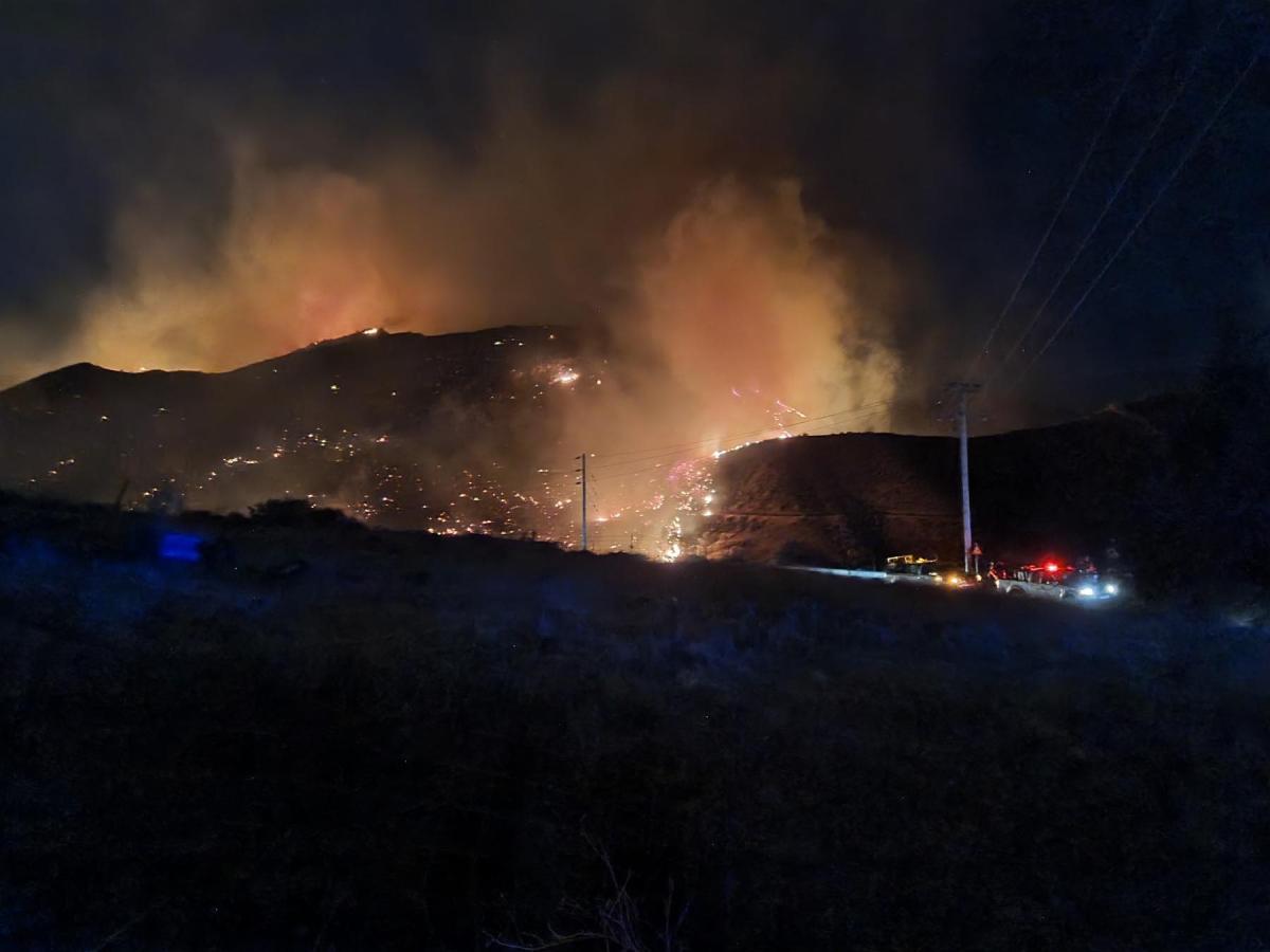 Φωτιά στο Ρέθυμνο: Μάχη επίγειων και εναέριων μέσων πυρόσβεσης με τις φλόγες (pics & vids)