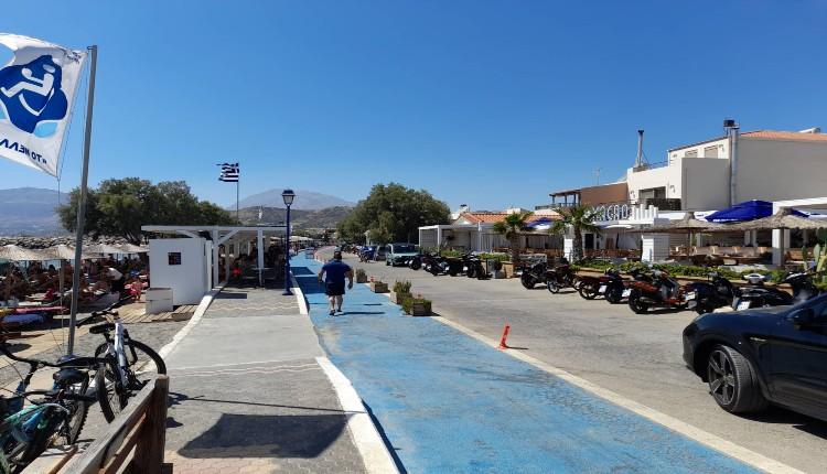 Ιδανικός προορισμός για κολύμπι και όχι μόνο η παραλία στον Κόκκινο Πύργο (pics)