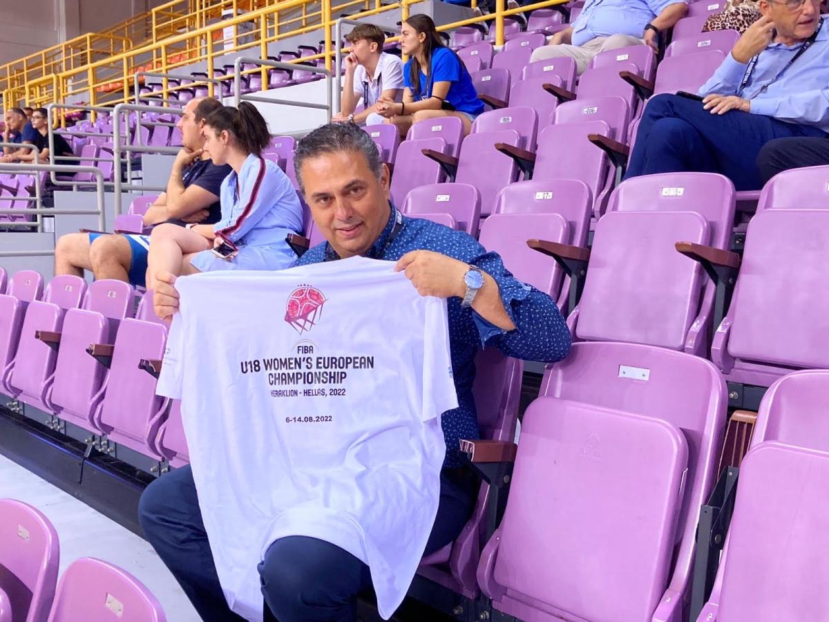 Πρέσβειρες στον αγώνα για τον καρκίνο του μαστού, οι αρχηγοί των εθνικών ομάδων μπάσκετ νεανίδων