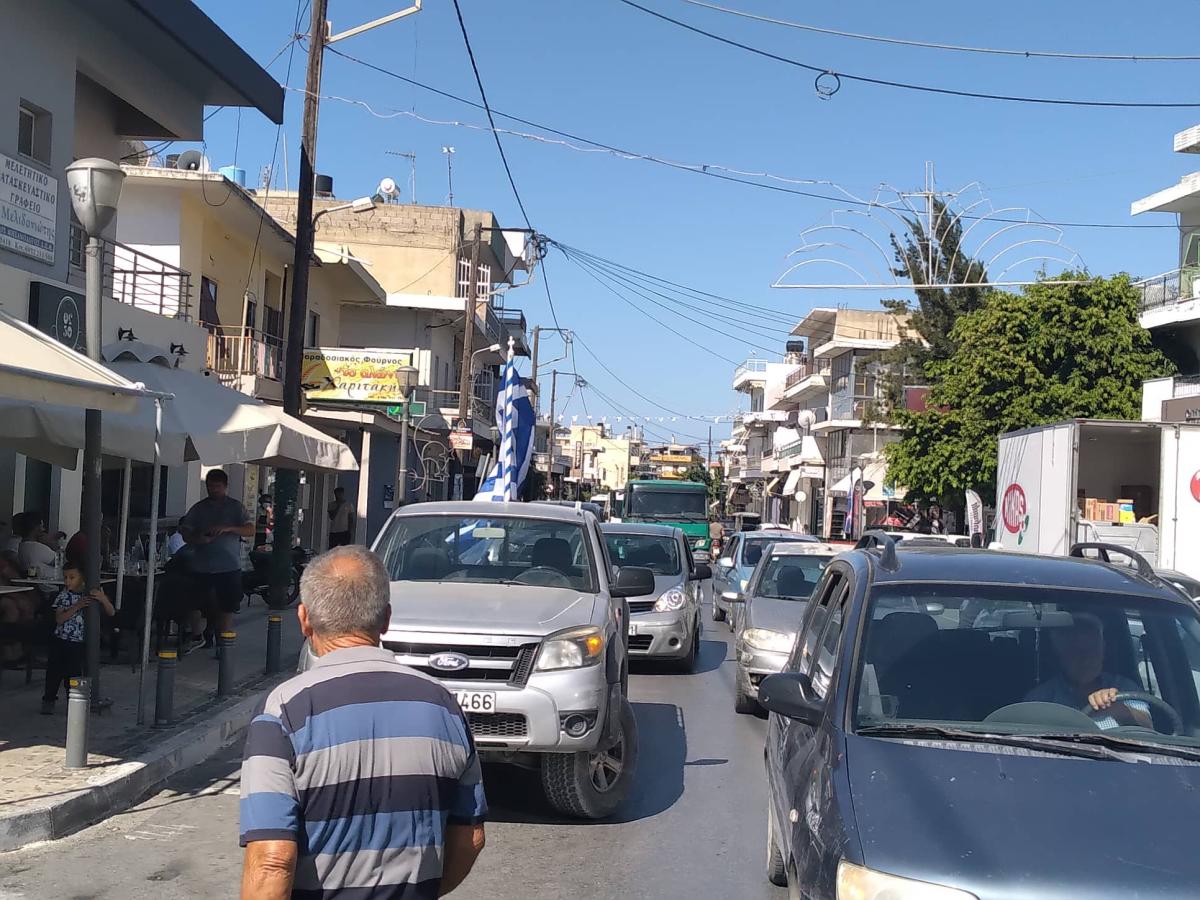 Τυμπάκι: Με μεγάλη συμμετοχή κατευθύνονται προς το αεροδρόμιο Ηρακλείου για το αγροτικό συλλαλητήριο (pics) 10 Τυμπάκι: Με μεγάλη συμμετοχή κατευθύνονται προς το αεροδρόμιο Ηρακλείου για το αγροτικό συλλαλητήριο (pics)