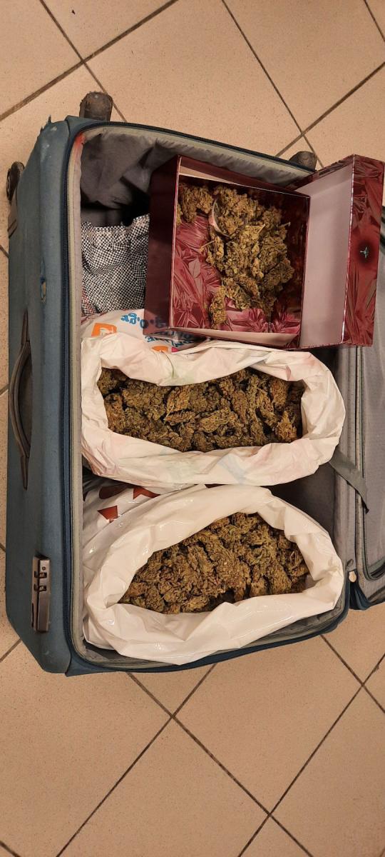 Χειροπέδες σε ηρακλειώτη με 2 κιλά χασίς