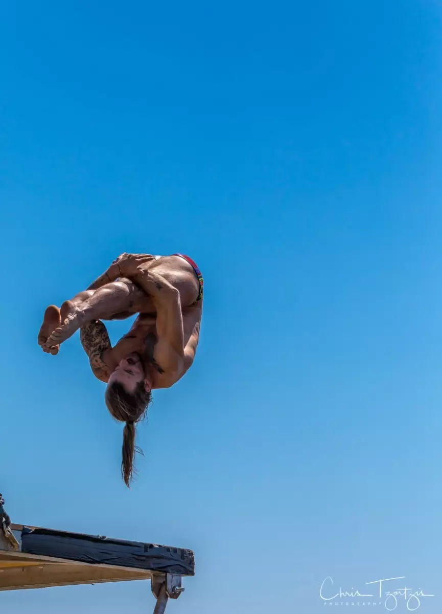 Φαντασμαγορικό θέαμα! Επιστέφει το Agios Nikolaos Cliff diving (pics)