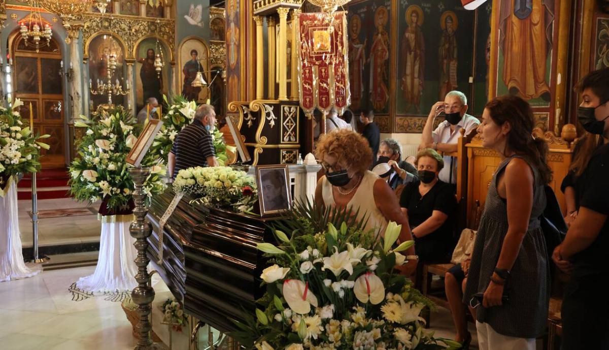 Το τελευταίο αντίο στην Ειρήνη Παππά (vid+pics) 3 Το τελευταίο αντίο στην Ειρήνη Παππά (vid+pics)