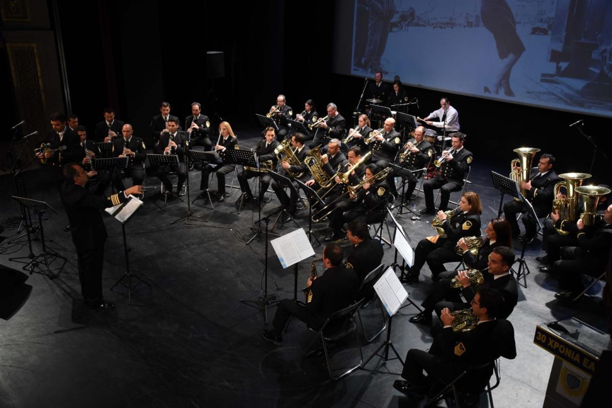 Ο Σταύρος Ξαρχάκος σε μια μοναδική συναυλία στη Μονή Τοπλού στη Σητεία