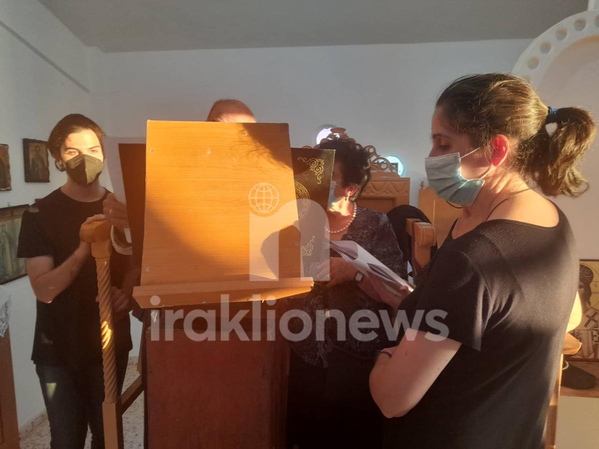 Πλήθος πιστών στην παραμονή του Τιμίου Σταυρού στην ενορία του Κλήματος Δήμου Φαιστού (pics) 3 Πλήθος πιστών στην παραμονή του Τιμίου Σταυρού στην ενορία του Κλήματος Δήμου Φαιστού (pics)