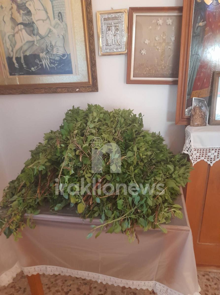 Πλήθος πιστών στην παραμονή του Τιμίου Σταυρού στην ενορία του Κλήματος Δήμου Φαιστού (pics) 12 Πλήθος πιστών στην παραμονή του Τιμίου Σταυρού στην ενορία του Κλήματος Δήμου Φαιστού (pics)