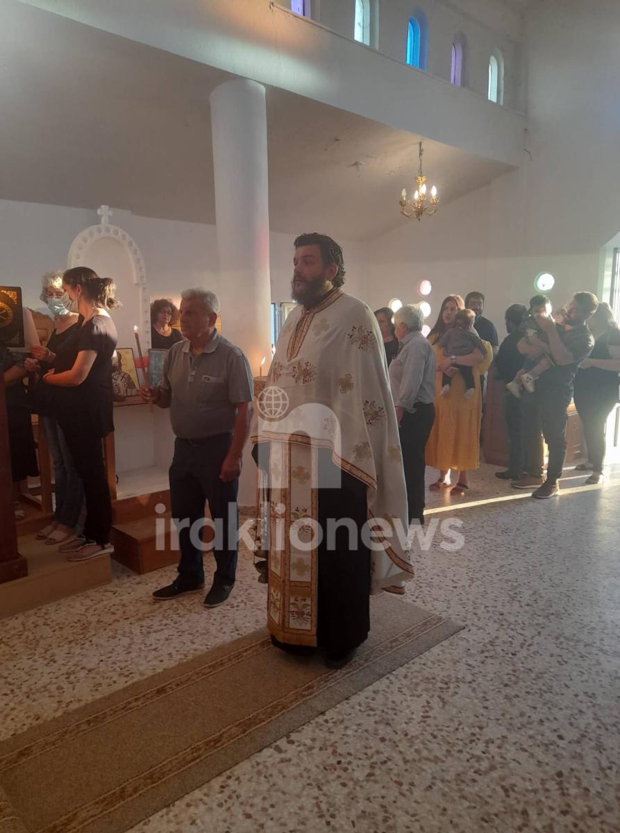 Πλήθος πιστών στην παραμονή του Τιμίου Σταυρού στην ενορία του Κλήματος Δήμου Φαιστού (pics) 4 Πλήθος πιστών στην παραμονή του Τιμίου Σταυρού στην ενορία του Κλήματος Δήμου Φαιστού (pics)