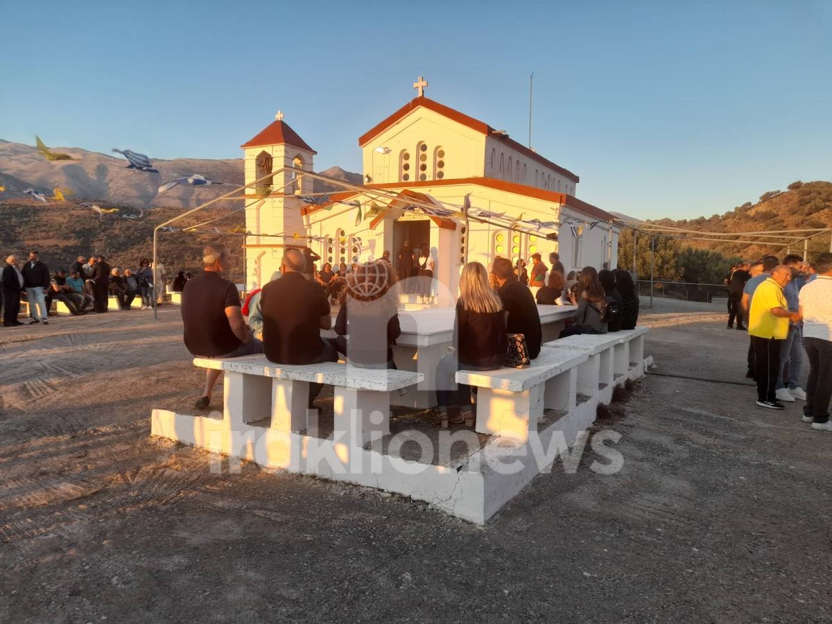 Πλήθος πιστών στην παραμονή του Τιμίου Σταυρού στην ενορία του Κλήματος Δήμου Φαιστού (pics) 5 Πλήθος πιστών στην παραμονή του Τιμίου Σταυρού στην ενορία του Κλήματος Δήμου Φαιστού (pics)