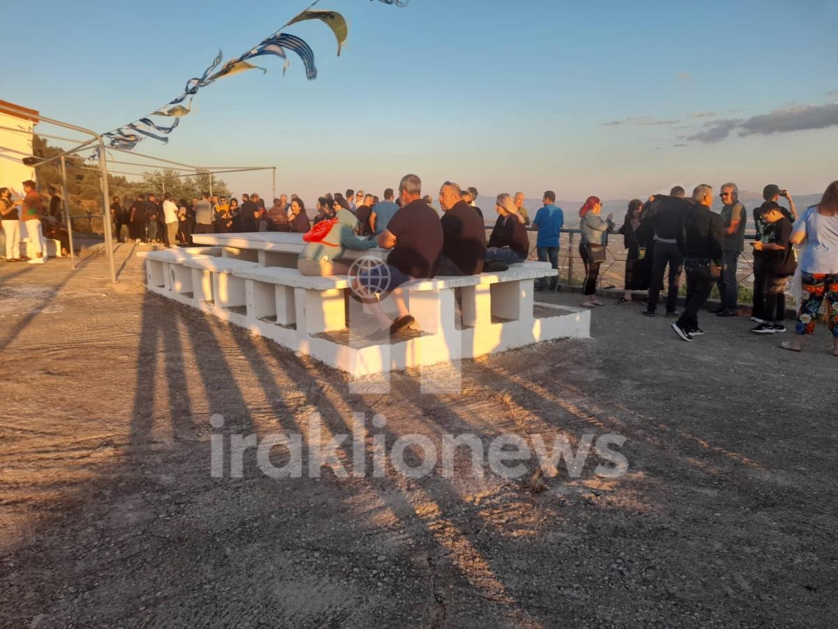 Πλήθος πιστών στην παραμονή του Τιμίου Σταυρού στην ενορία του Κλήματος Δήμου Φαιστού (pics) 9 Πλήθος πιστών στην παραμονή του Τιμίου Σταυρού στην ενορία του Κλήματος Δήμου Φαιστού (pics)
