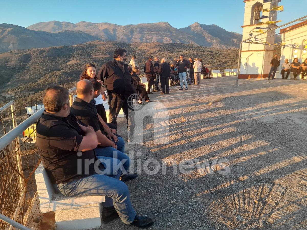 Πλήθος πιστών στην παραμονή του Τιμίου Σταυρού στην ενορία του Κλήματος Δήμου Φαιστού (pics) 10 Πλήθος πιστών στην παραμονή του Τιμίου Σταυρού στην ενορία του Κλήματος Δήμου Φαιστού (pics)