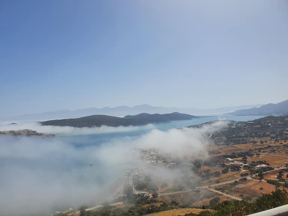 Υψηλή θερμοκρασία και υγρασία "έντυσαν" την Κρήτη - Πυκνό πέπλο ομίχλης πάνω από το νησί (pics)