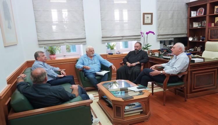 Συνάντηση Περιφερειάρχη Κρήτης με τους Δημάρχους Ιεράπετρας και Βιάννου 3 Συνάντηση Περιφερειάρχη Κρήτης με τους Δημάρχους Ιεράπετρας και Βιάννου