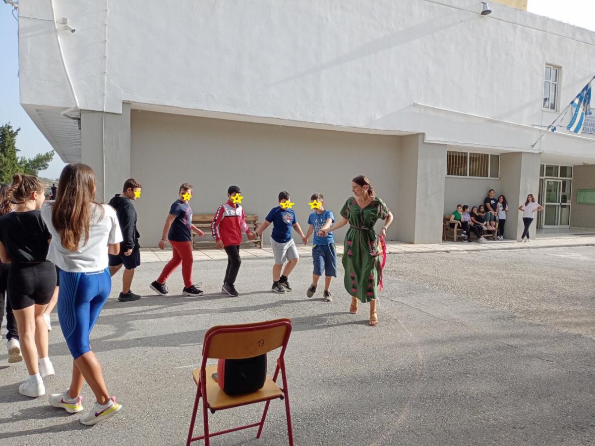 Μπούλης, ταραντέλα, Survivor: Έπαιξαν με την ψυχή τους στο Γυμνάσιο του Κρουσώνα (φωτογραφίες)
