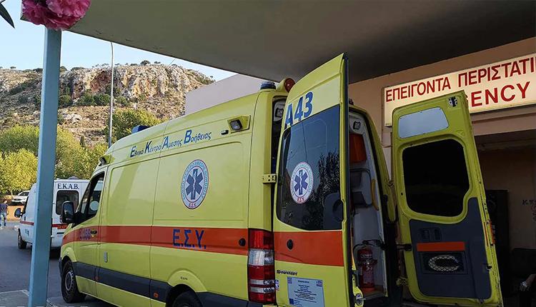 Ηράκλειο: Σοβαρό τροχαίο με παράσυρση πεζής στην πιάτσα ταξί στο αεροδρόμιο – Στο νοσοκομείο 58χρονη