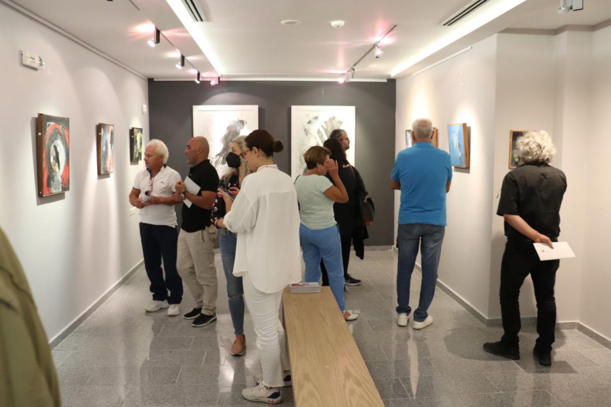 Άνοιξε τις πύλες της η έκθεση ζωγραφικής «Ιχνογραφίες της Κρήτης» στη Δημοτική Πινακοθήκη Μαλεβιζίου