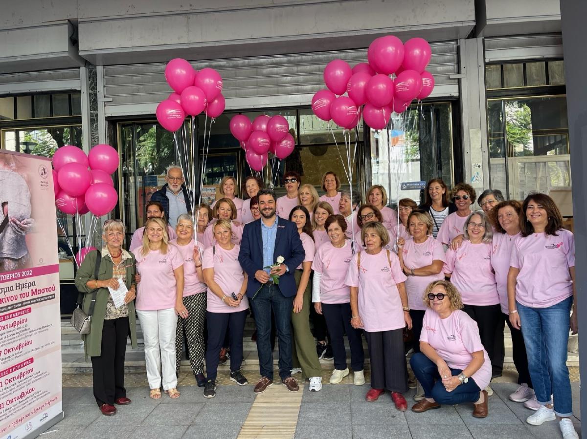 Στολίστηκε το «Δέντρο της Ελπίδας» στο Δημαρχείο Χανίων