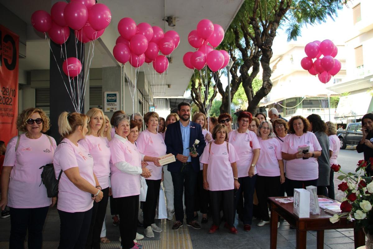 Στολίστηκε το «Δέντρο της Ελπίδας» στο Δημαρχείο Χανίων