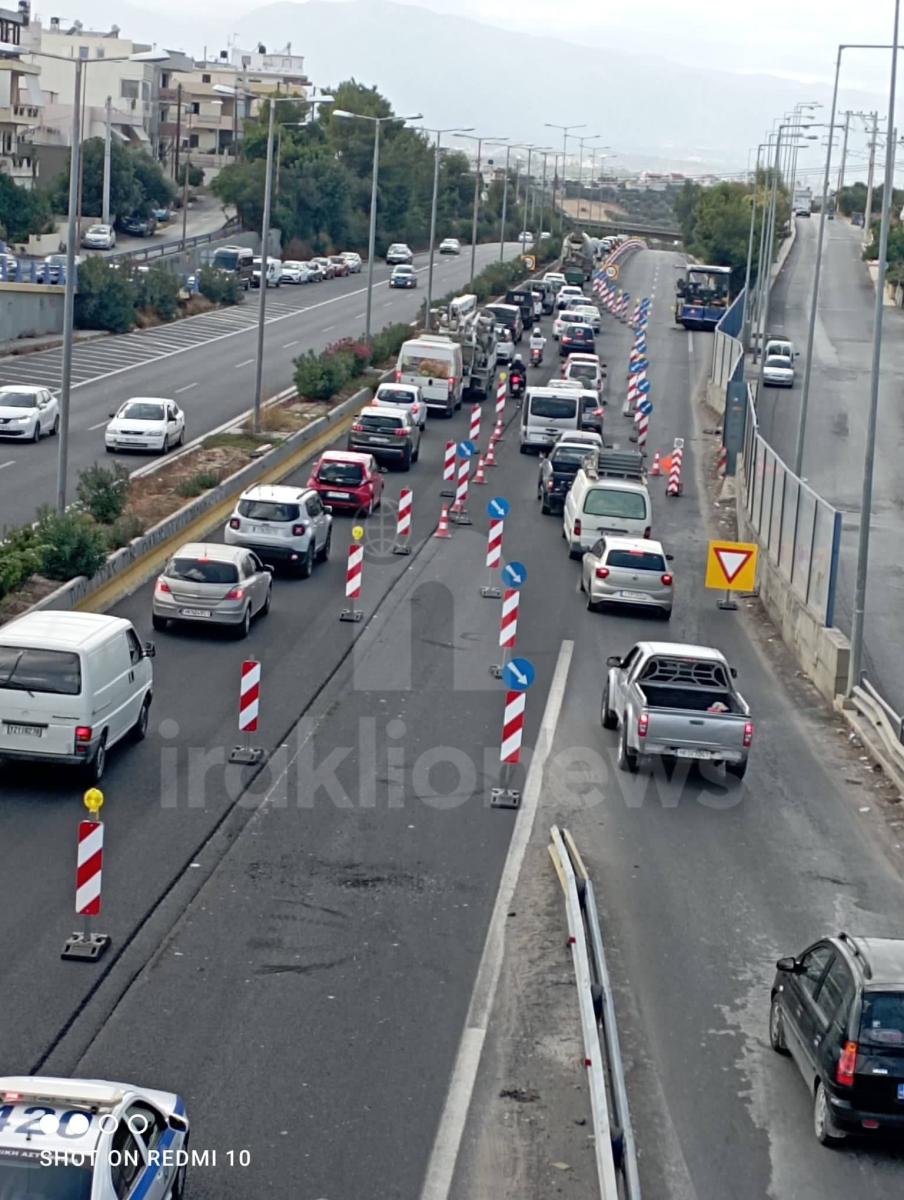 Συνεχίζεται το κομφούζιο στην Εθνική - Αφόρητη κίνηση το μεσημέρι στο ύψος της Παπαναστασίου (pics) 14 Συνεχίζεται το κομφούζιο στην Εθνική - Αφόρητη κίνηση το μεσημέρι στο ύψος της Παπαναστασίου (pics)