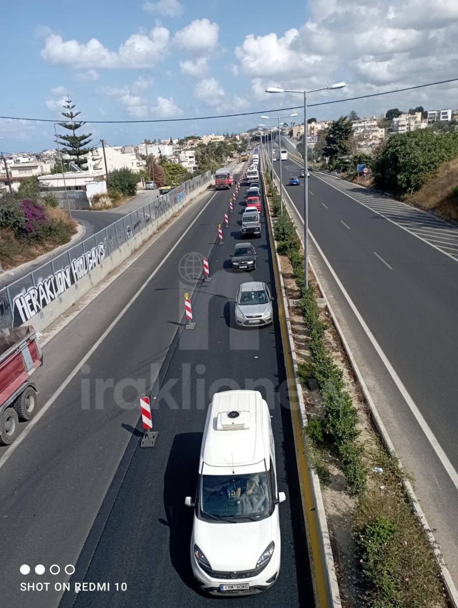 Συνεχίζεται το κομφούζιο στην Εθνική - Αφόρητη κίνηση το μεσημέρι στο ύψος της Παπαναστασίου (pics) 5 Συνεχίζεται το κομφούζιο στην Εθνική - Αφόρητη κίνηση το μεσημέρι στο ύψος της Παπαναστασίου (pics)