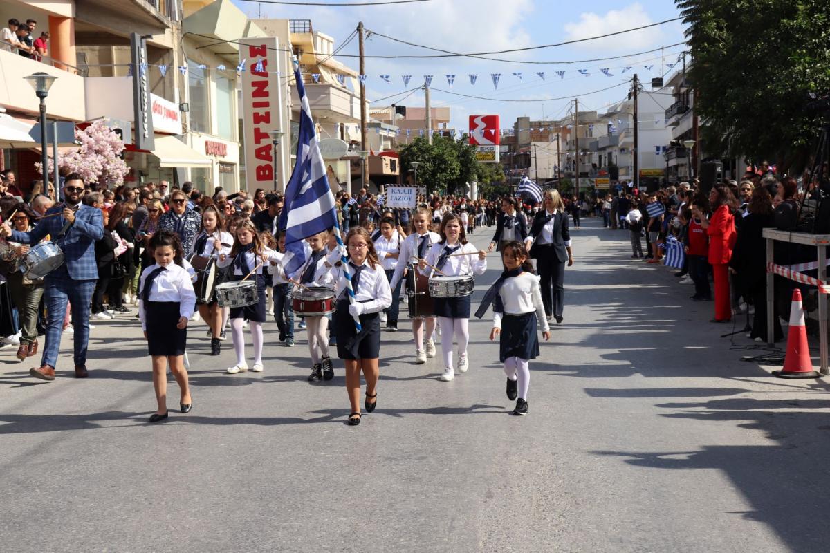 Με τη μαθητική παρέλαση στο Γάζι κορυφώθηκαν οι εκδηλώσεις για την Εθνική Επέτειο