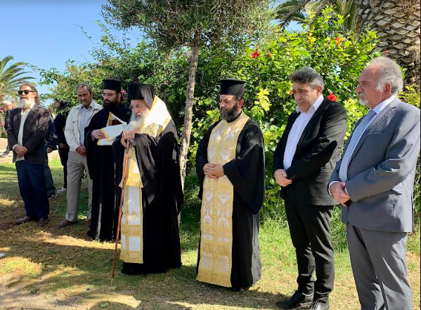 Στο αρχιερατικό τρισάγιο στη μνήμη του μεγάλου Κρητικού συγγραφέα και στοχαστή Νίκου Καζαντζάκη ο Νίκος Ηγουμενίδης 3 Στο αρχιερατικό τρισάγιο στη μνήμη του μεγάλου Κρητικού συγγραφέα και στοχαστή Νίκου Καζαντζάκη ο Νίκος Ηγουμενίδης