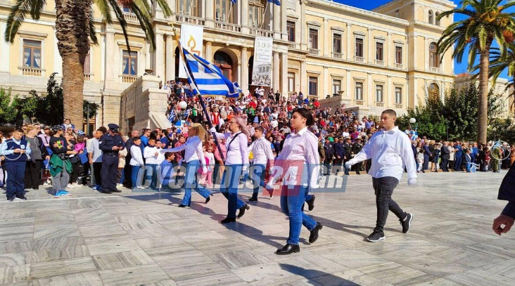Έκαναν οικογενειακή υπόθεση την παρέλαση στη Σύρο (Pic)