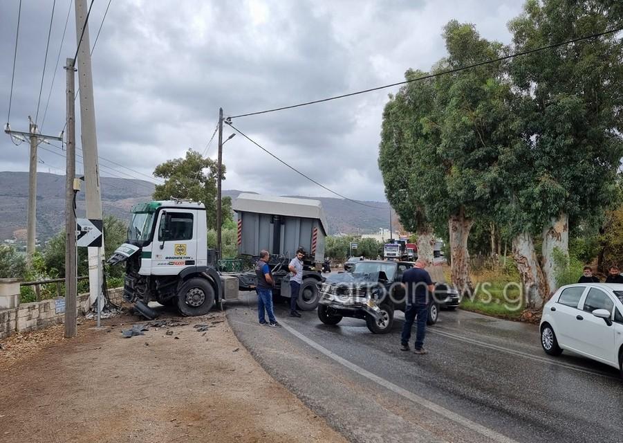 Τροχαίο με τραυματισμό και κυκλοφοριακό πρόβλημα στο Βλητέ Χανίων (vid+pics)