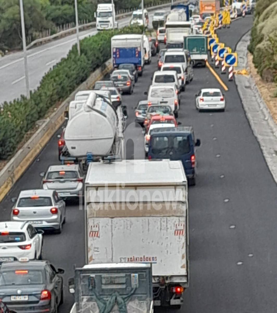 Νέες ουρές χιλιομέτρων στο ΒΟΑΚ - Συνεχίζεται η ασφαλτόστρωση και η ταλαιπωρία... των οδηγών (pics) 3 Νέες ουρές χιλιομέτρων στο ΒΟΑΚ - Συνεχίζεται η ασφαλτόστρωση και η ταλαιπωρία... των οδηγών (pics)