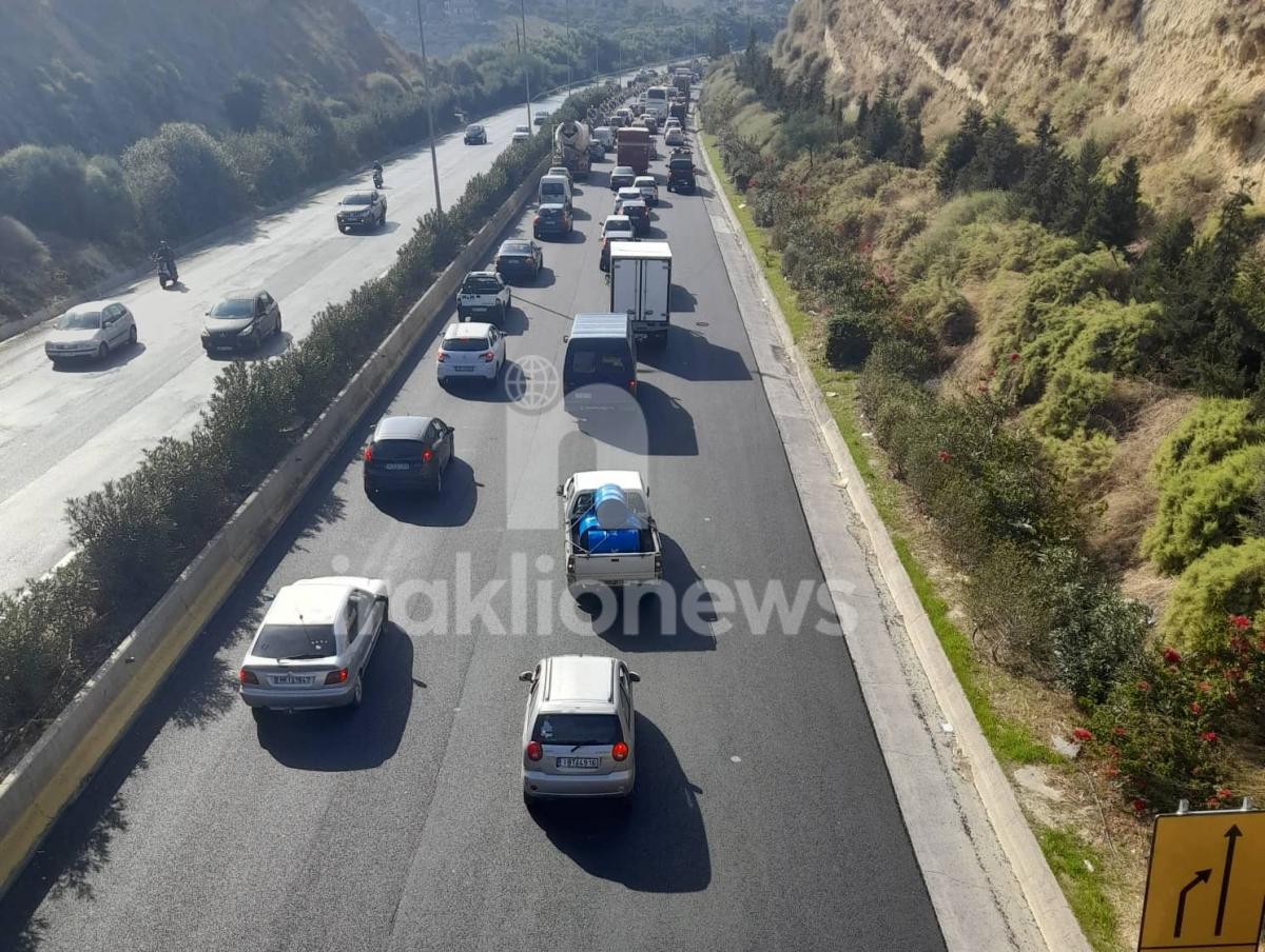 Ηράκλειο: Συνωστισμός οχημάτων και μεγάλη ταλαιπωρία οδηγών για ακόμη μια μέρα (pics)