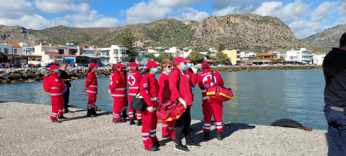Ο Ελληνικός Ερυθρός Σταυρός συνδράμει τους 400 μετανάστες στην Παλαιοχώρα Χανίων