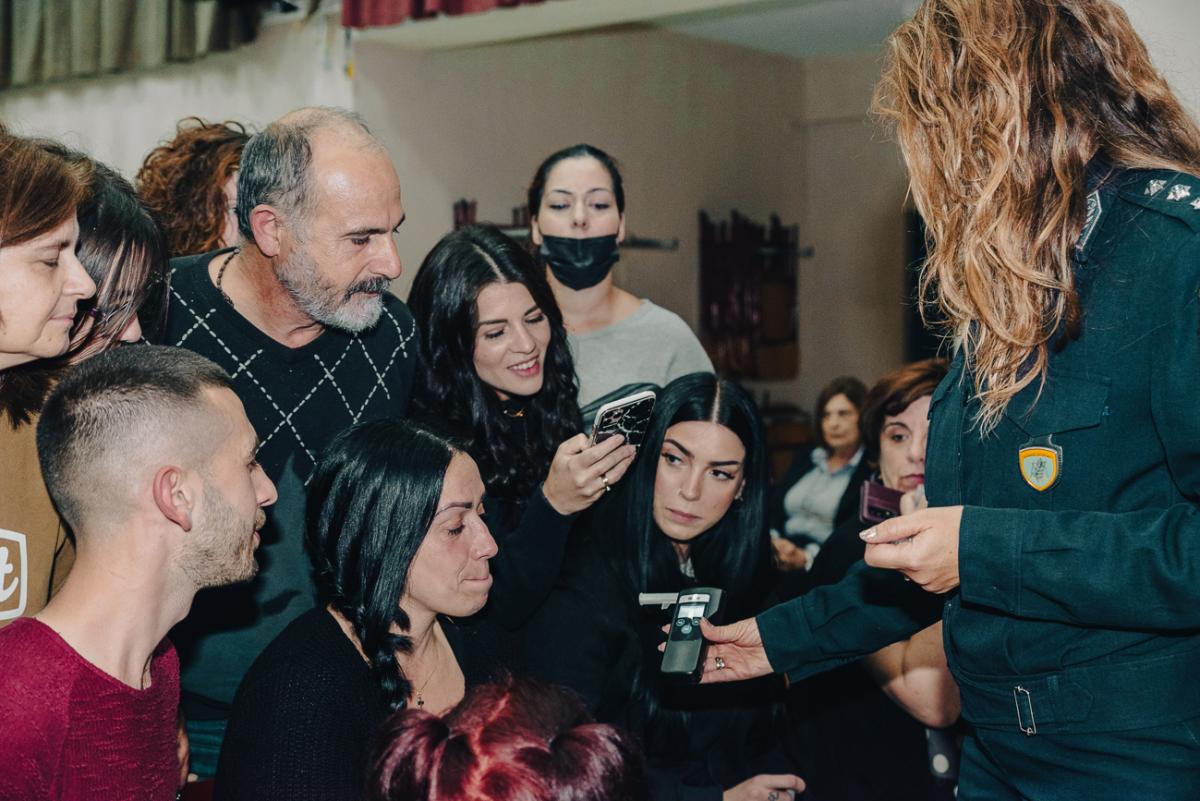 “Με αλκοολόμετρο και τεχνικές εκπαίδευσης ενηλίκων η Τροχαία στο 4ο Εσπερινό Λύκειο” 7 “Με αλκοολόμετρο και τεχνικές εκπαίδευσης ενηλίκων η Τροχαία στο 4ο Εσπερινό Λύκειο”