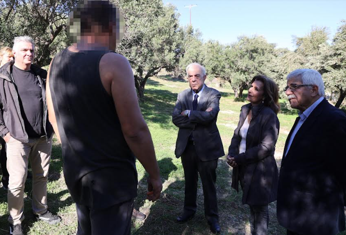 Συνεχίζεται για δεύτερη χρονιά η αξιοποίηση των ελαιόδεντρων του Δήμου Ηρακλείου από τους ωφελούμενους του ΚΕΘΕΑ