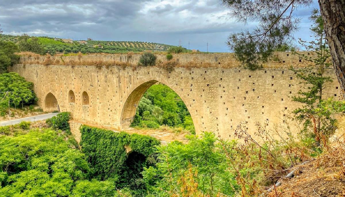 Κυριακάτικη εξόρμηση σε Σπήλια - Γιούχτα - Αρχάνες