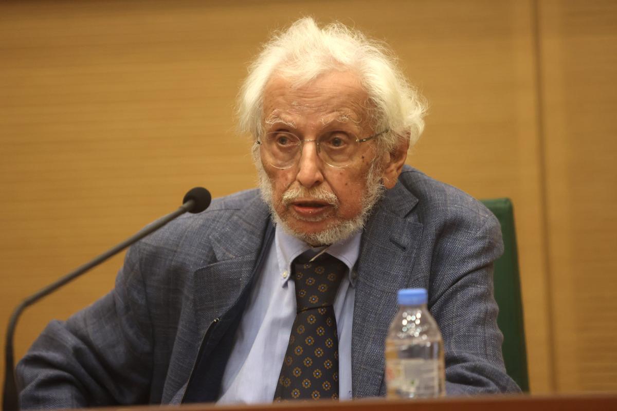 Συγκίνηση στην Τελετή Απονομής του Βραβείου «Ηθικής Τάξεως» 2022 του Δήμου Ηρακλείου στον Γιώργο Γραμματικάκη (Pics) 4 Συγκίνηση στην Τελετή Απονομής του Βραβείου «Ηθικής Τάξεως» 2022 του Δήμου Ηρακλείου στον Γιώργο Γραμματικάκη (Pics)