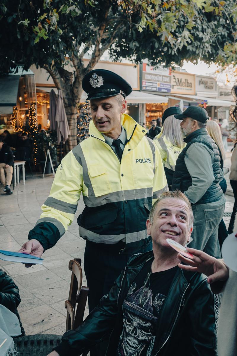 Ένας δεν πίνει, όλοι επιστρέφουν (Pics + Vid)