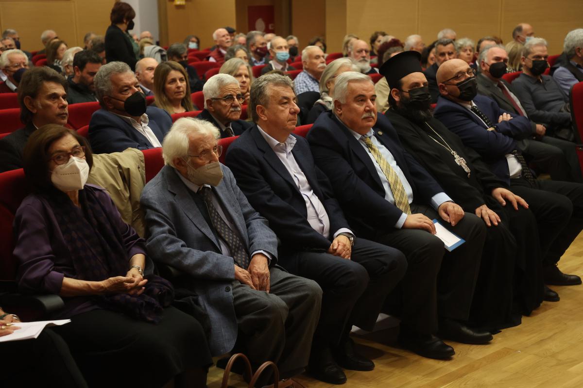 Συγχαρητήρια Περιφερειάρχη Κρήτης στον τιμηθέντα με το βραβείο Ηθικής Τάξης πρώην Πρύτανη Γιώργο Γραμματικάκη. 3 Συγχαρητήρια Περιφερειάρχη Κρήτης στον τιμηθέντα με το βραβείο Ηθικής Τάξης πρώην Πρύτανη Γιώργο Γραμματικάκη.