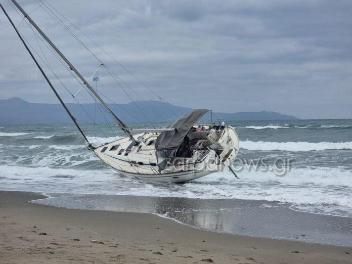 Χανιά: Μυστήριο με ακυβέρνητο ιστιοφόρο που "ξεβράστηκε" σε παραλία (pics)