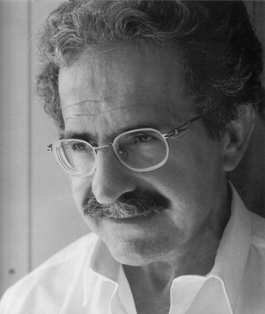 «Πριν σβήσουν τα φώτα». Την Παρασκευή παρουσιάζεται η αυτοβιογραφία του Μίμη Ανδρουλάκη στη γενέτειρά του τον Άγιο Νικόλαο