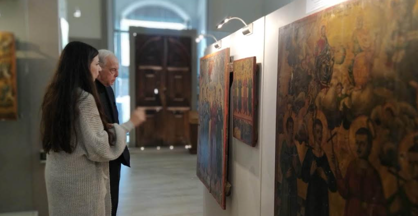 Στην έκθεση «Άγιοι Βρακοφόροι και Φουστανελάδες» ο Δήμαρχος Ηρακλείου Βασίλης Λαμπρινός