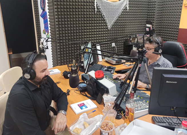 Ο Βαγγέλης Τιτάκης στον Γιώργο Κοκαράκη στον Ερωτόκριτο