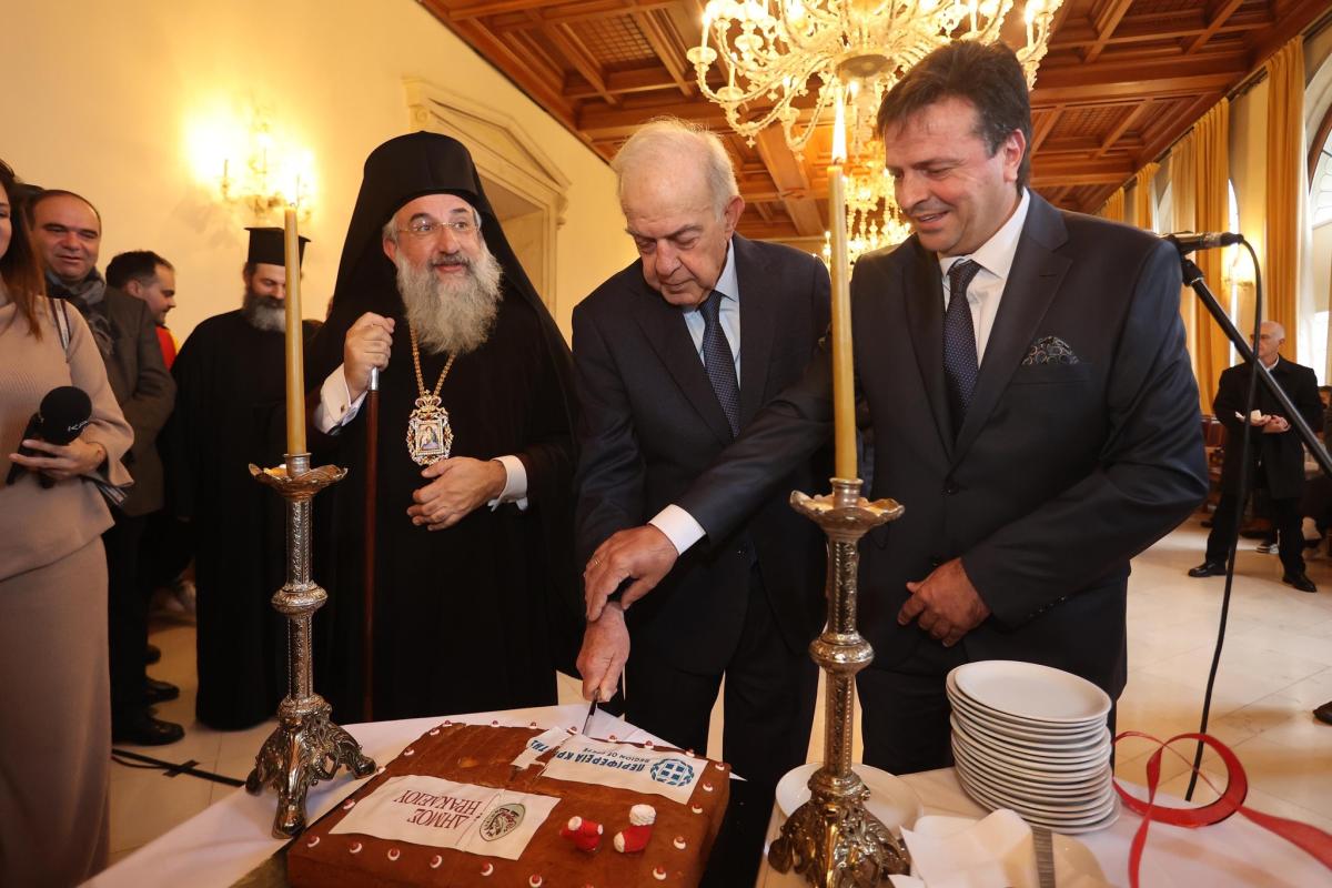 Κοινή εκδήλωση κοπής πρωτοχρονιάτικης πίτας στη Λότζια από Περιφέρεια Κρήτης και Δήμο (pics) 7 Κοινή εκδήλωση κοπής πρωτοχρονιάτικης πίτας στη Λότζια από Περιφέρεια Κρήτης και Δήμο (pics)