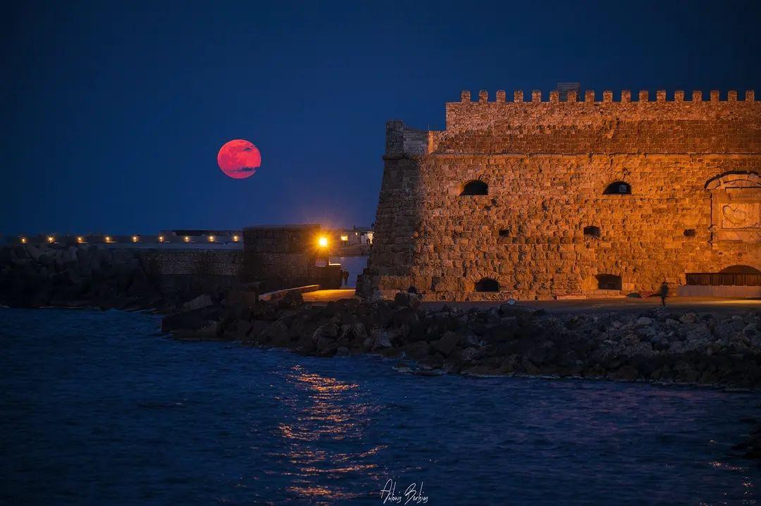 Εντυπωσίασε η πρώτη "Πανσέληνος του Λύκου" για το 2023! (Pics)