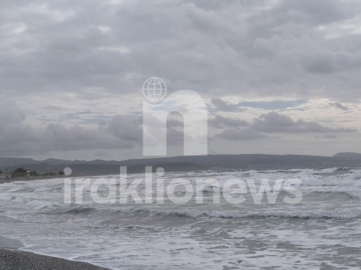 Έφτασε η κακοκαιρία στην Κρήτη και... η θάλασσα βγήκε έξω! (pics)