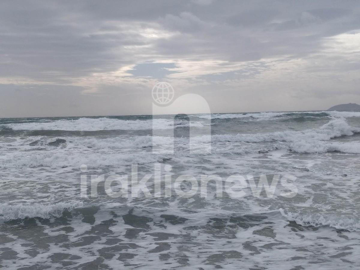 Έφτασε η κακοκαιρία στην Κρήτη και... η θάλασσα βγήκε έξω! (pics)