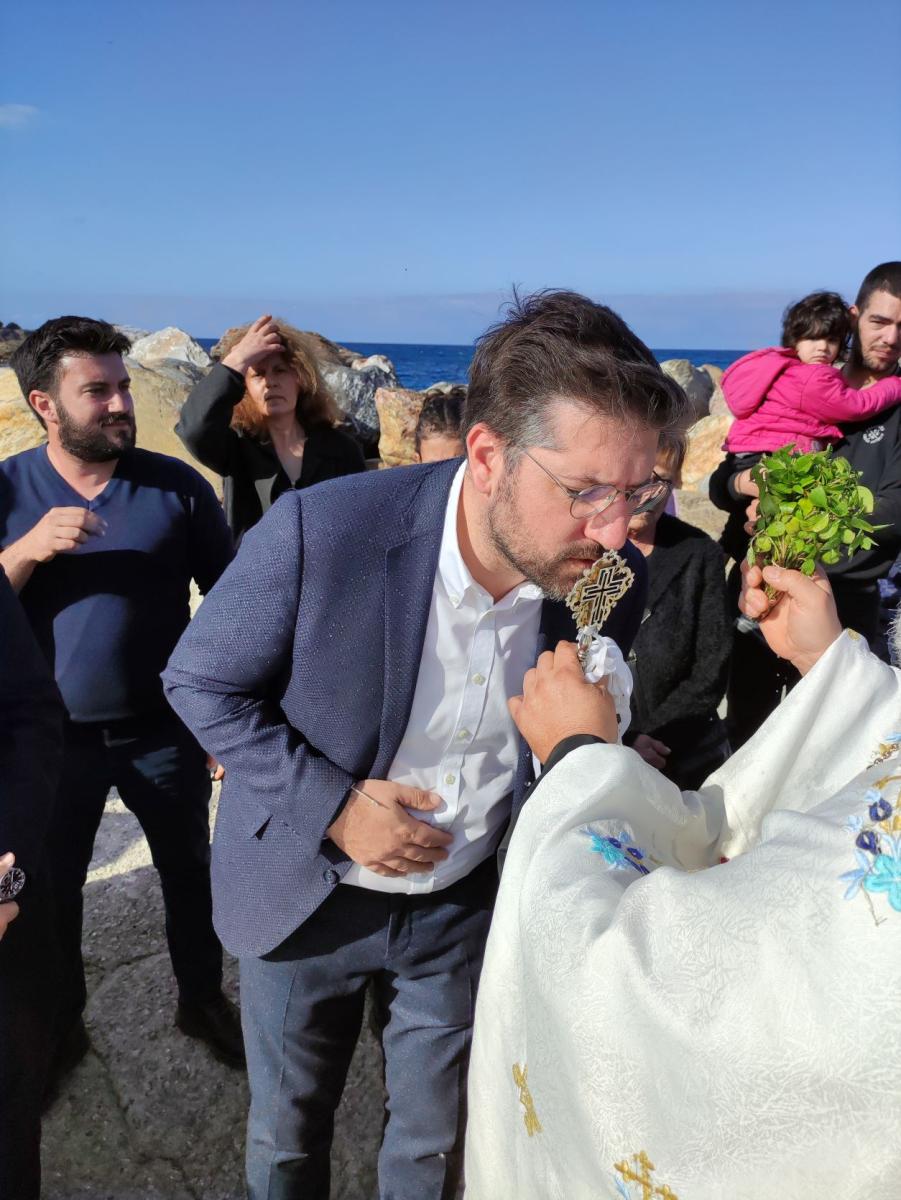 Πλήθος κόσμου στις τελετές καθαγιασμού των υδάτων στο Μαλεβιζί(pics)