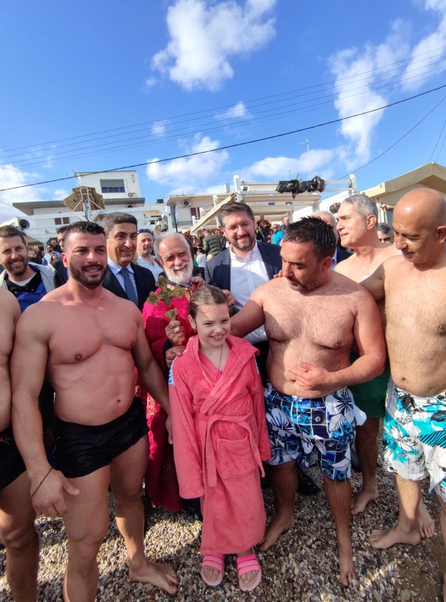 Πλήθος κόσμου στις τελετές καθαγιασμού των υδάτων στο Μαλεβιζί(pics)