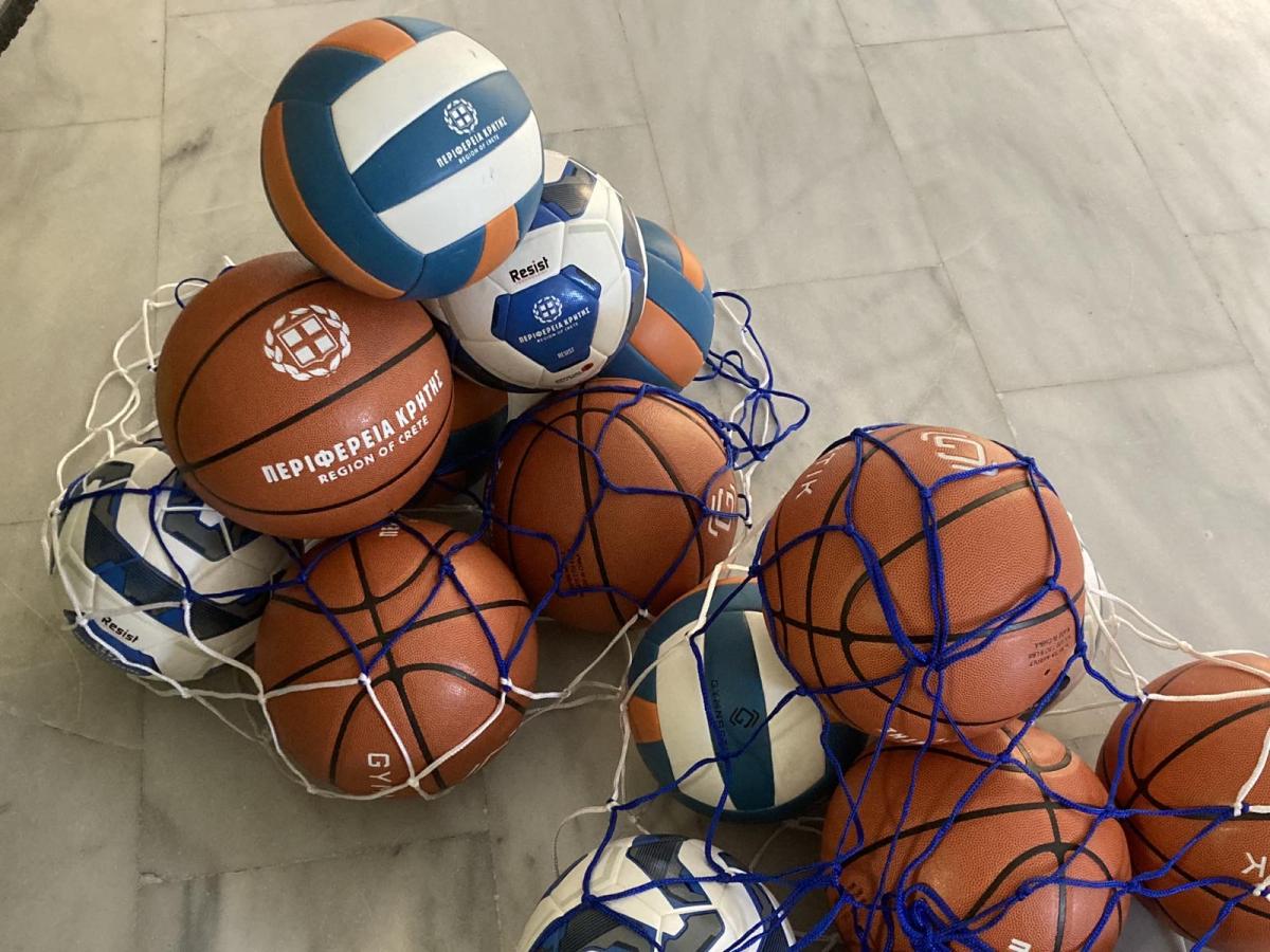 Χιλιάδες μπάλες από την Περιφέρεια στα σχολεία της Κρήτης για την ενίσχυση του σχολικού αθλητισμού (Pics)