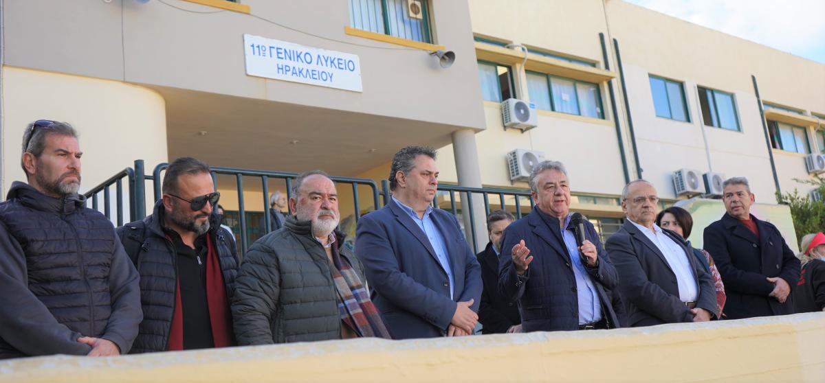 Χιλιάδες μπάλες από την Περιφέρεια στα σχολεία της Κρήτης για την ενίσχυση του σχολικού αθλητισμού (Pics)